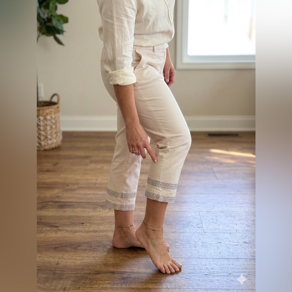 WHITE HOUSE BLACK MARKET Ivory Embroidered Cropped Straight Pants women